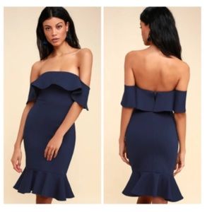 Size medium midi body on dress from Lulus!